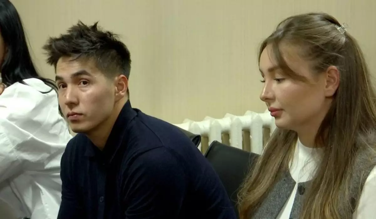 Астанада блогер Жанәбіловтердің соты басталады