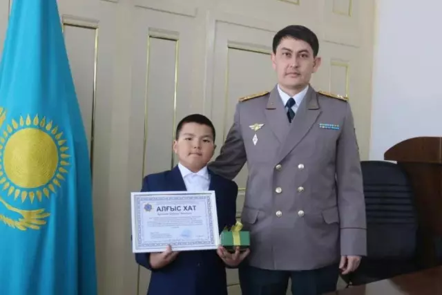 БҚО-да 9 жастағы бала үйдегі өрт кезінде екі інісін құтқарып қалған