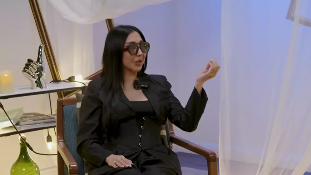 "Әкемнен ақша сұрайды": Сиви Махмуди өнердегі әріптестерін әшкере қылды (ВИДЕОО)