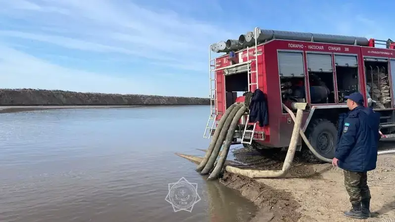 Более 800 км дамб построено к паводковому периоду в Казахстане