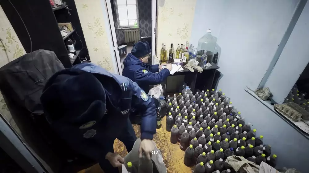 Екібастұз тұрғыны өз үйінде жасырын алкоголь өндіру цехын ашып алған
