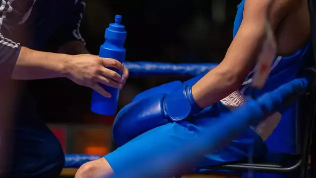 Қазақстандық боксшы қарсыласын екі рет нокдаунға түсіргенімен жеңіске жете алмады