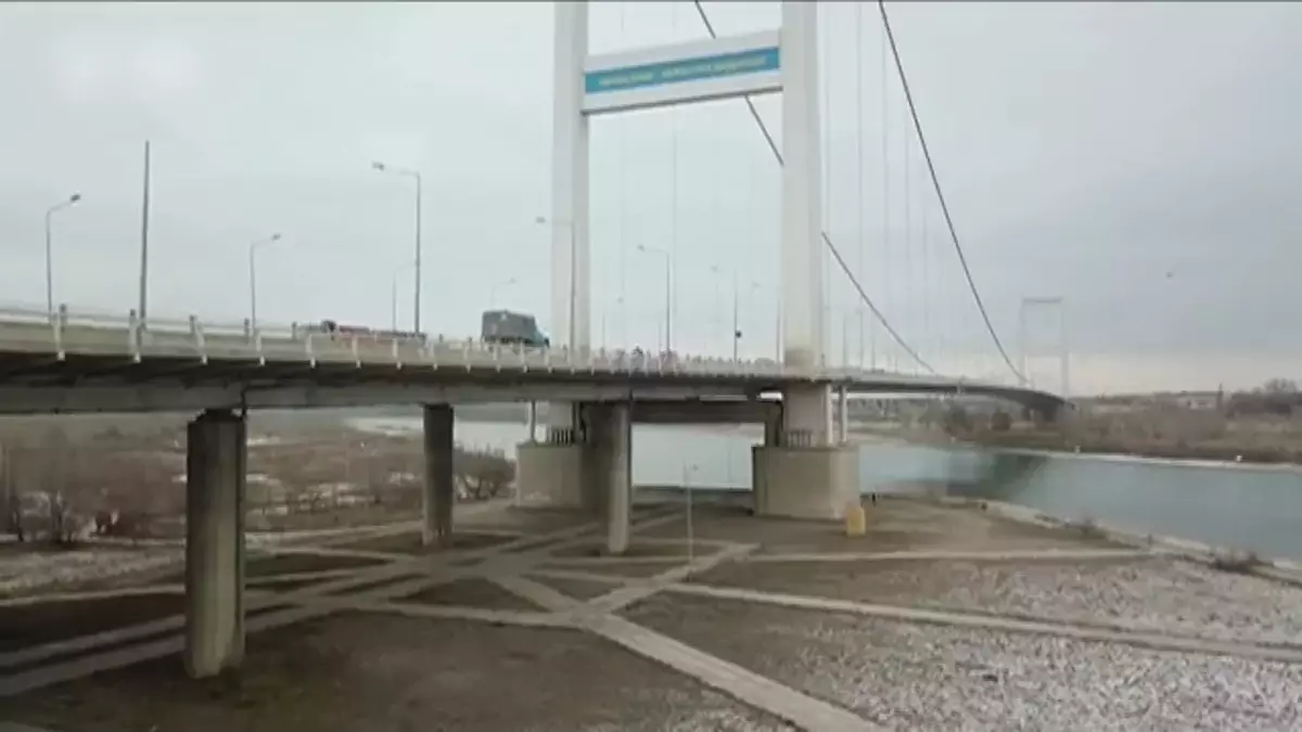 Семейде әйел көпірден секіріп мерт болды