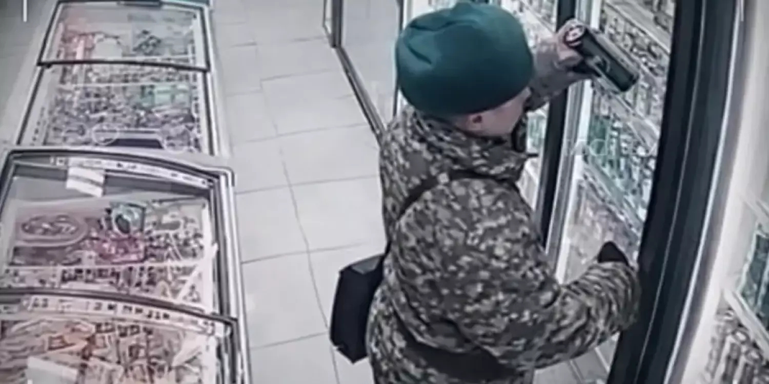 «Әскери қызметкер» дүкеннен сыра ұрлады: Қорғаныс министрлігі мәлімдеме жасады (ВИДЕО)