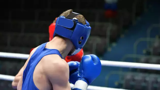 Қазақ боксшы амеркиалықпен жүлде үшін тарытсты айқаста жеңісті жұлып әкетті