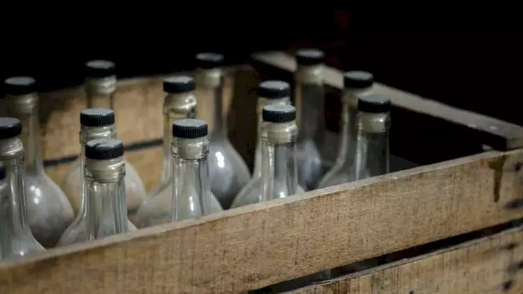 Житель Экибастуза устроил дома подпольный цех по производству алкоголя