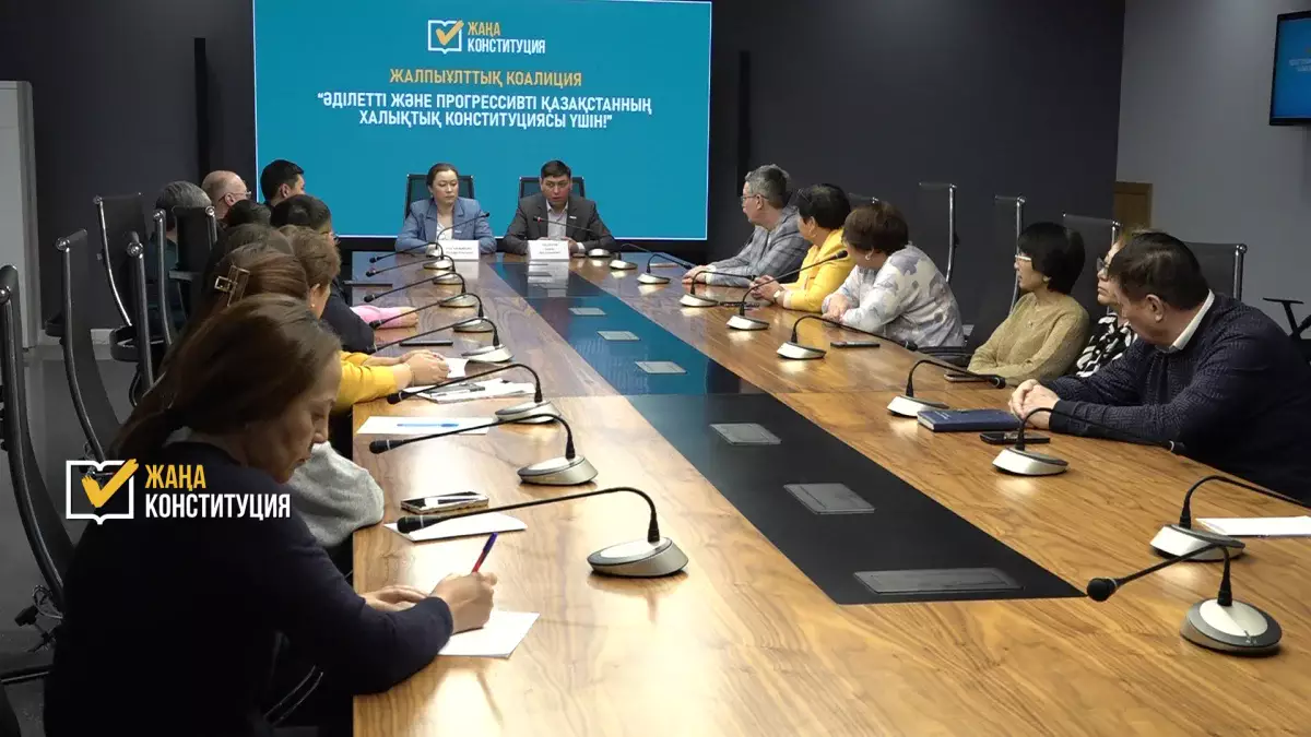 Алматыда коалиция мүшелері мұғалімдермен кездесті