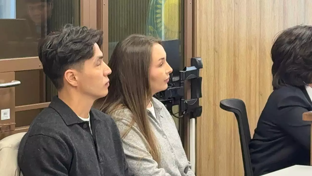 Астанада блогер Жанәбіловтердің соты өтуде: Адвокат істі тоқтатуды талап етті