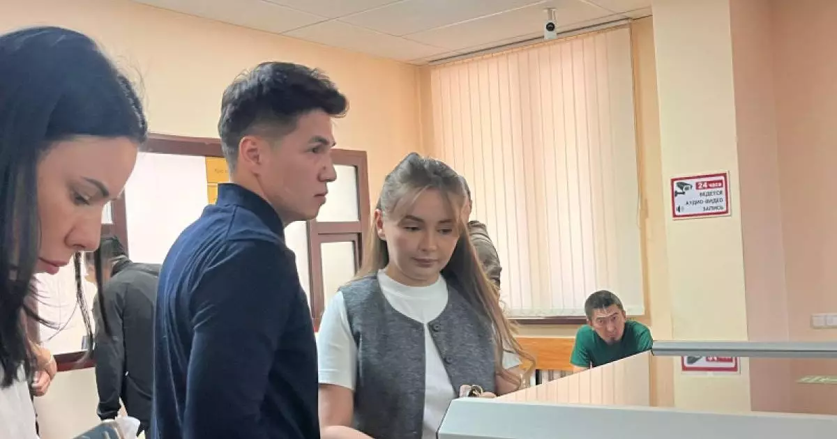  Блогеры Жанабыловы запретили журналистам снимать их в суде 