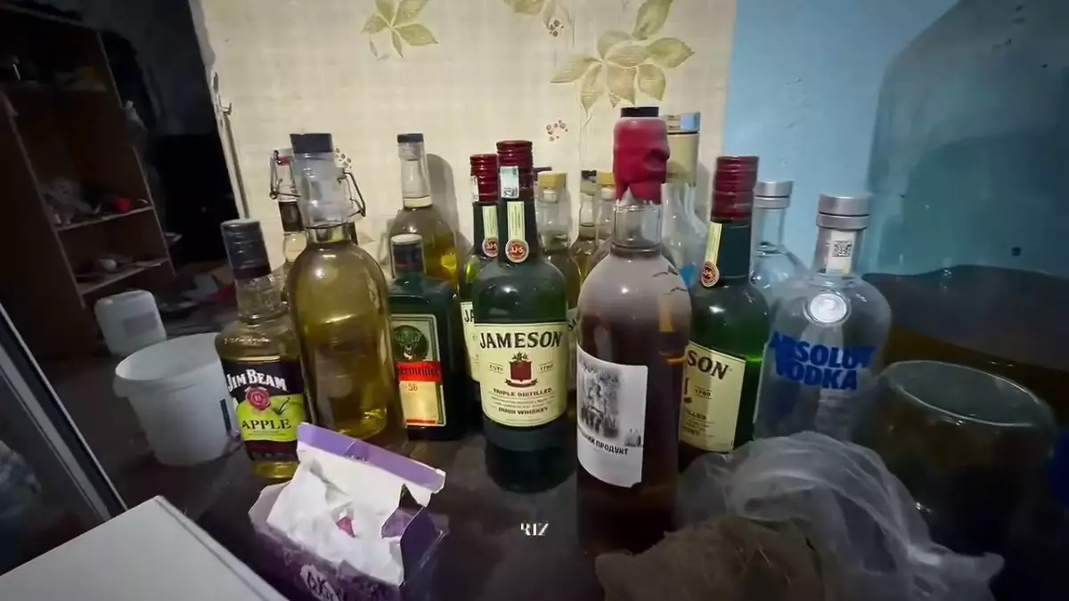 Қазақстандық ер адам үйінде «виски, ликер, сыра» шығарған