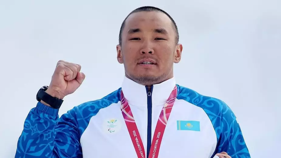Казахстан выиграл золото на Паралимпиаде-2026! Кто такой Ербол Хамитов
