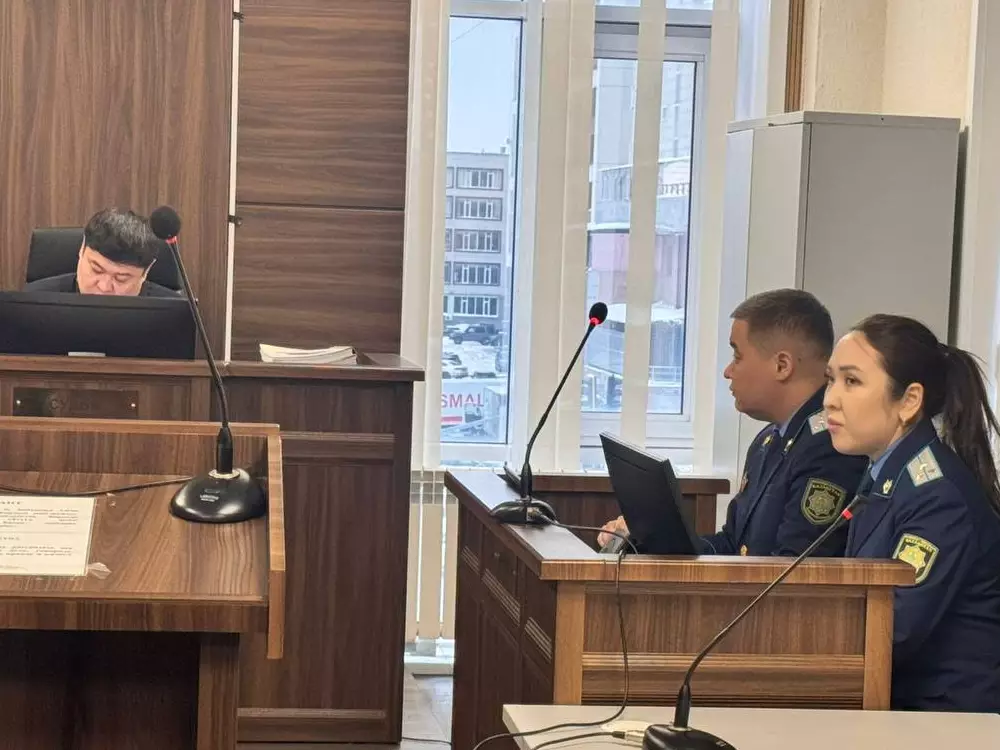 Суд над блогерами Жанабыловыми начался в Астане