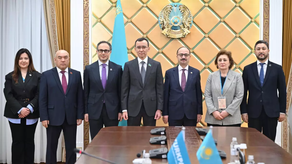 Ашимбаев: новая Конституция станет основой для укрепления демократии в Казахстане