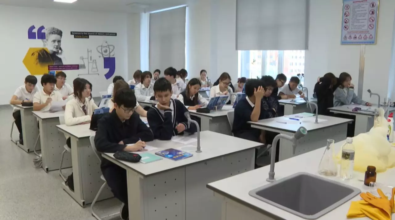 «Келешек мектептері»: построено 217 школ