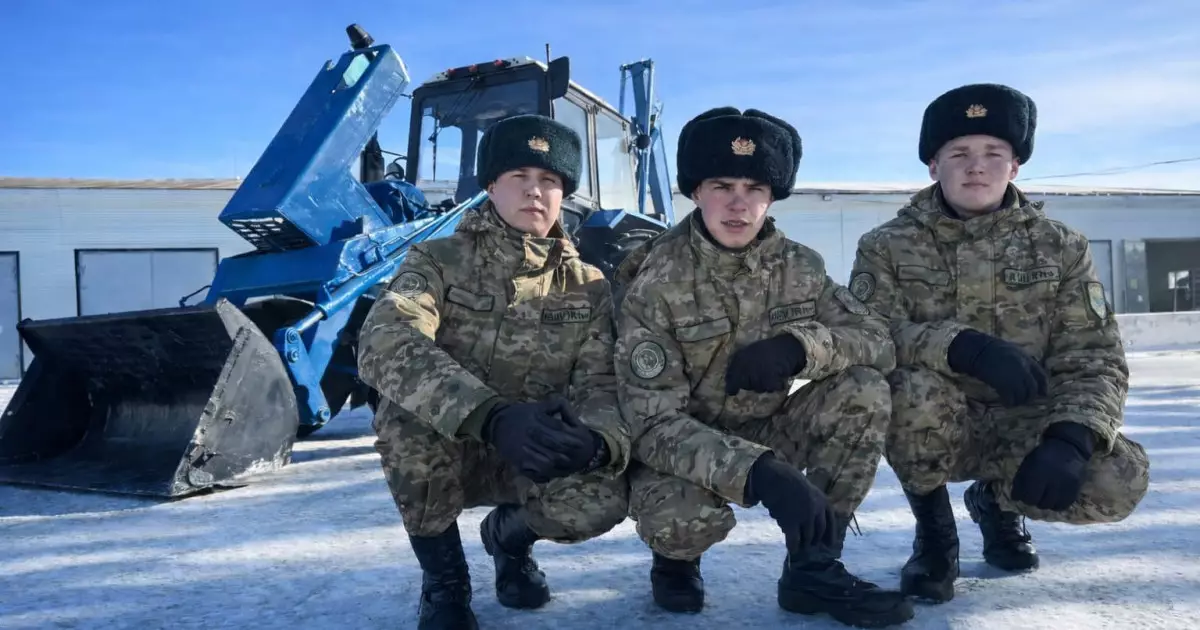  Ұлттық ұланда тракторшы мамандығын меңгерген үш сарбаз қызмет етеді 