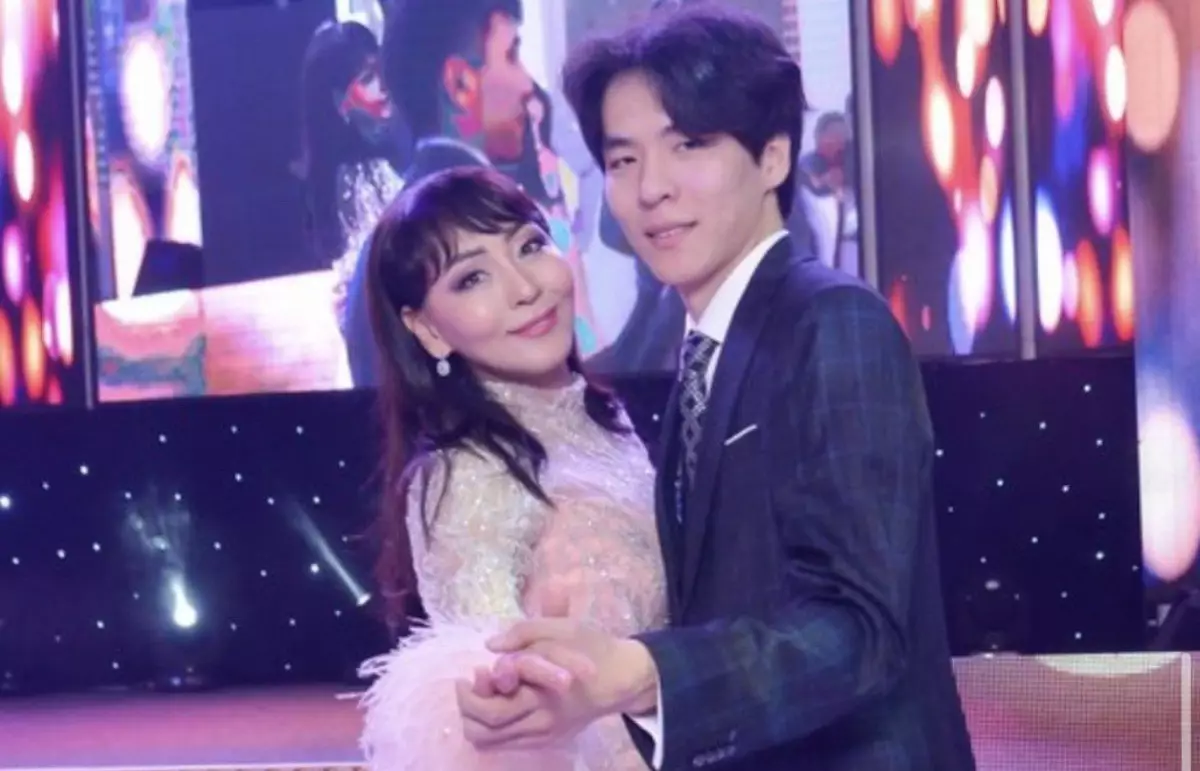 «Ақыл айтатын енелердің қатарынан емеспін»: Айгүл Иманбаева келінімен қарым-қатынасы туралы