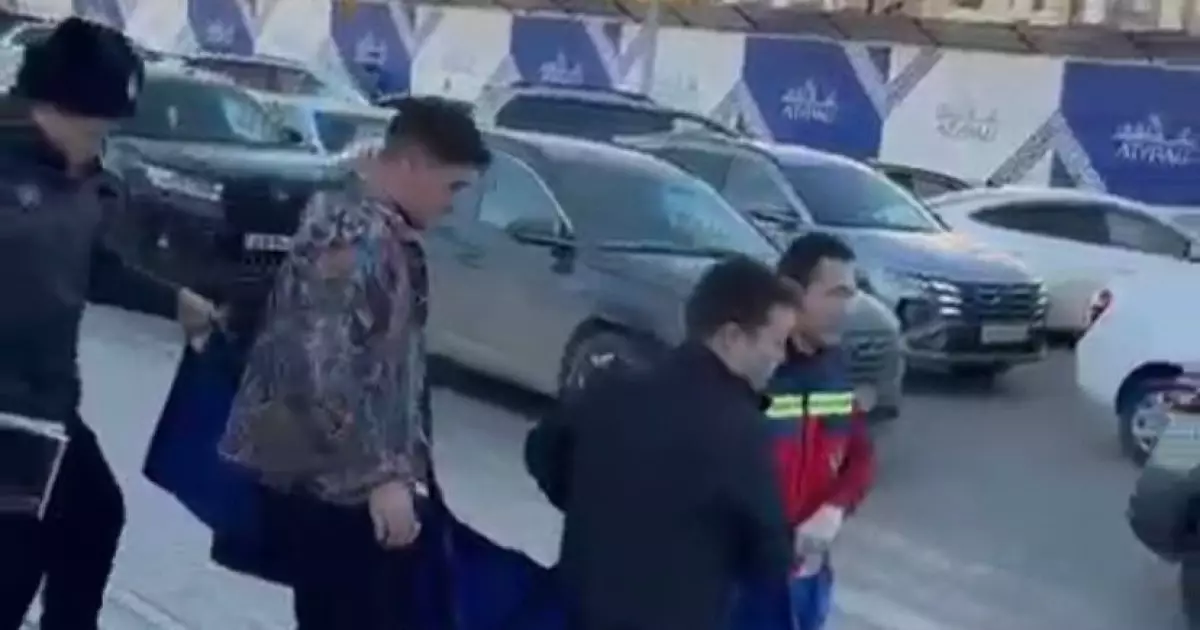   Атырауда мектеп ішінде оқушыны пышақтап кетті   