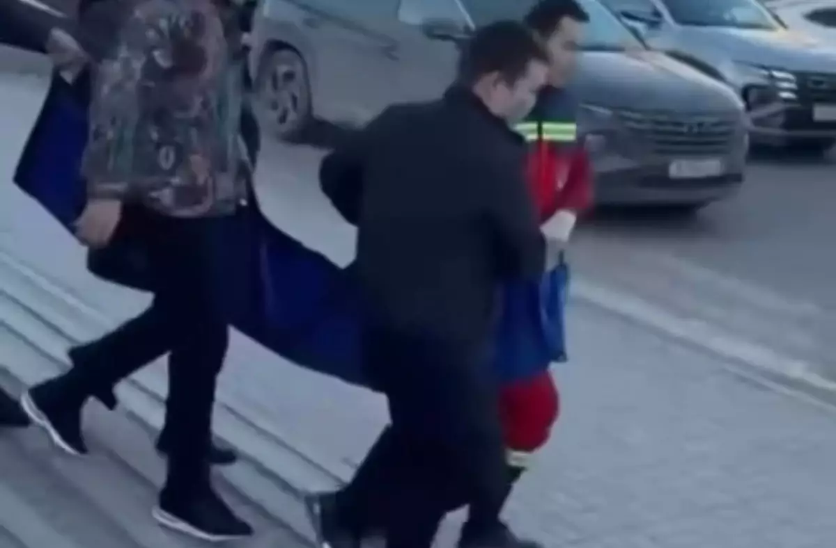 Атыраудағы мектепте 9-сынып оқушысы 12 жастағы қызды жарақаттады (видео)