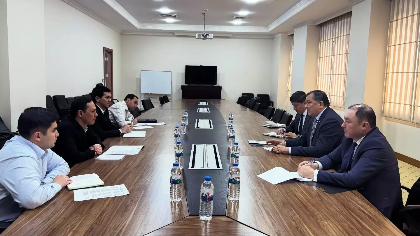 Казахстан и Туркменистан обсудили сотрудничество в химической промышленности.