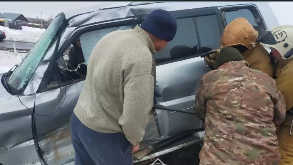 Ақмолалық құтқарушылар мыжылған көліктен жүргізушіні аман алып шықты