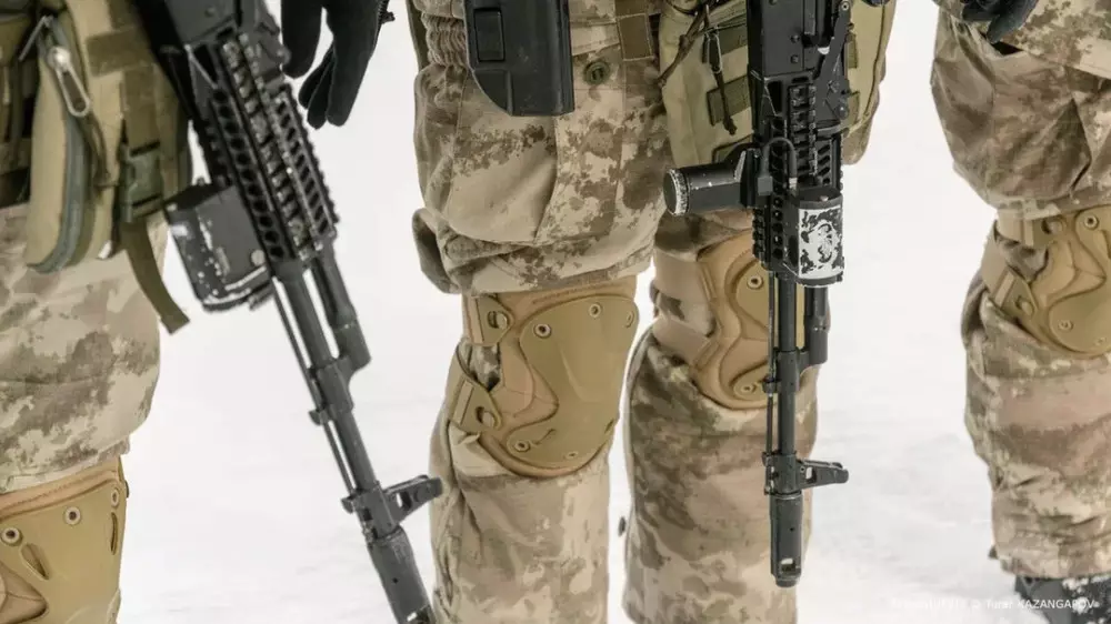 Солдат погиб в результате “неосторожного обращения с оружием“ в Атырау