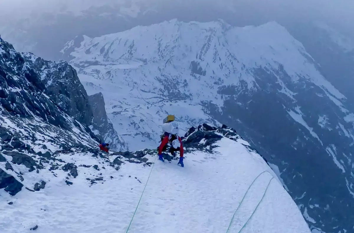 Тарихта алғаш рет: қазақстандық альпинистер Альпідегі Эйгер тауының «Өлім қабырғасын» бағындырды