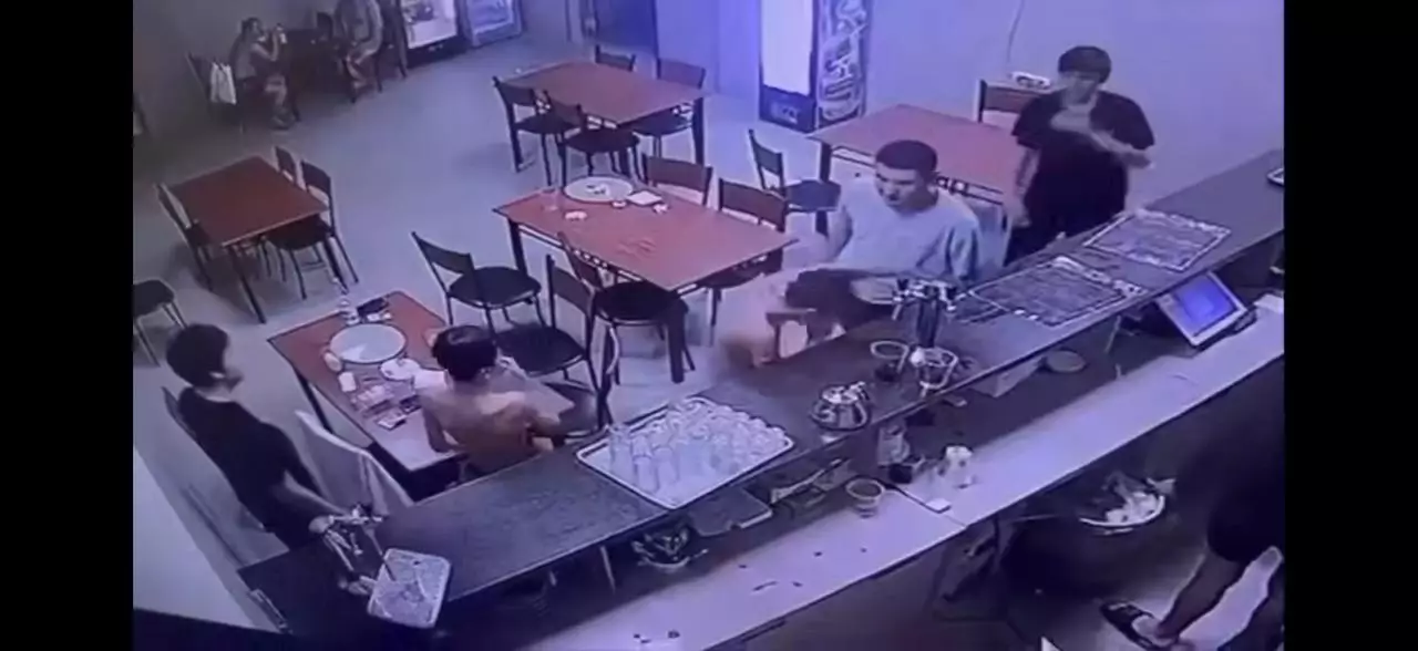 Қаскелеңдегі жанжал: баланы соққан жігітті басқа әке жазалады