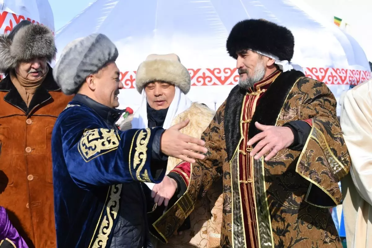 Бүгін - Көрісу күні: «Амал мерекесі» қайдан шықты?