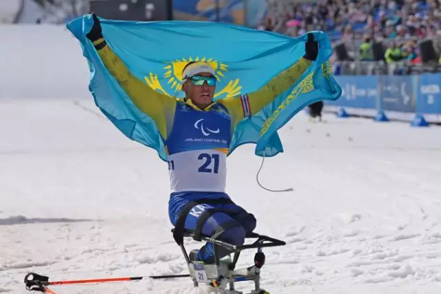 Танымал кәсіпкер Паралимпиада чемпионы атанған Ербол Хамитовке көлік сыйлады