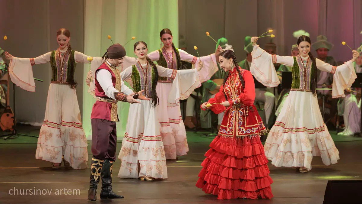 «Өмір – қазына»: қазақ әйелінің тағдыры би тілінде баяндалды