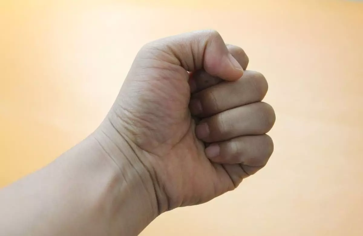 Астанада ер адам фельдшерді сабаған (ВИДЕО)