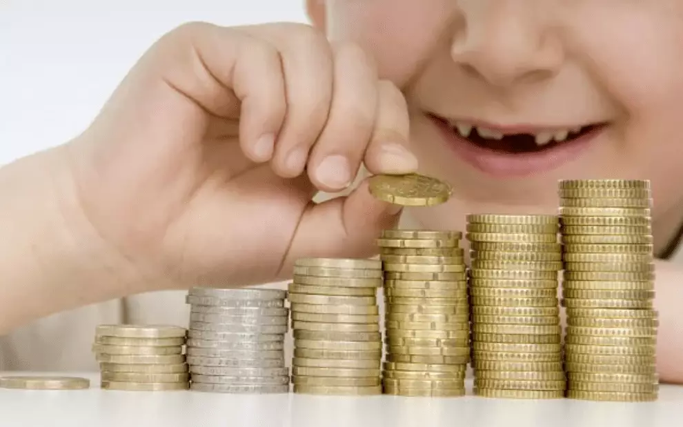 Почти 600 тыс. человек получили выплаты на рождение и уход за детьми в Казахстане