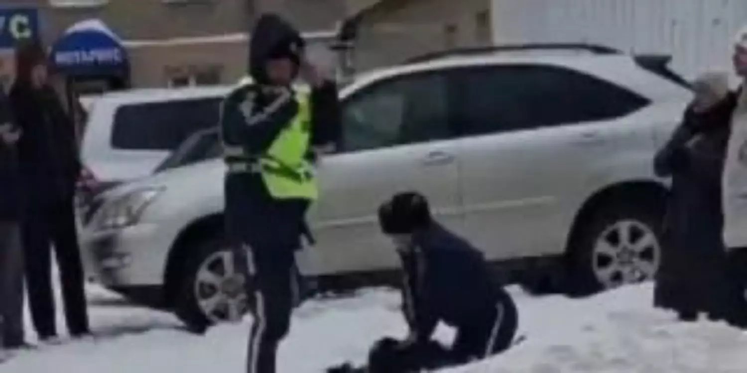 Петропавлда полицейлер көшеде есінен танған зейнеткердің өмірін сақтап қалды