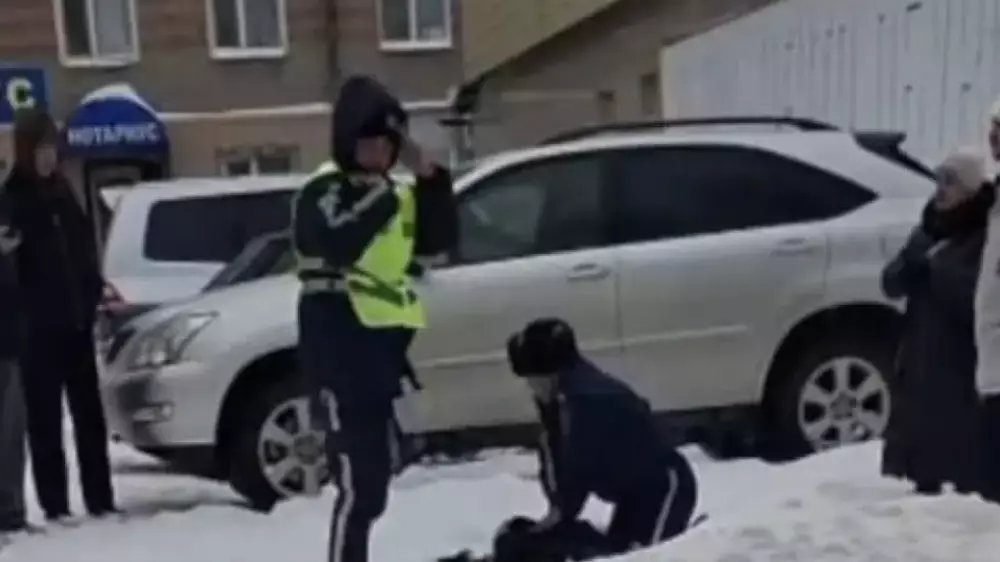 Петропавлда полицейлер жағдайы нашарлаған әйелді аман алып қалды