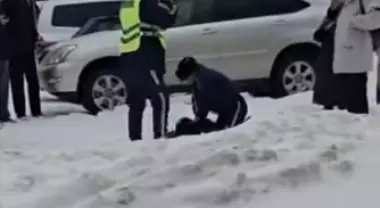 Петропавлда полицейлер өлім аузында жатқан әйелді құтқарды