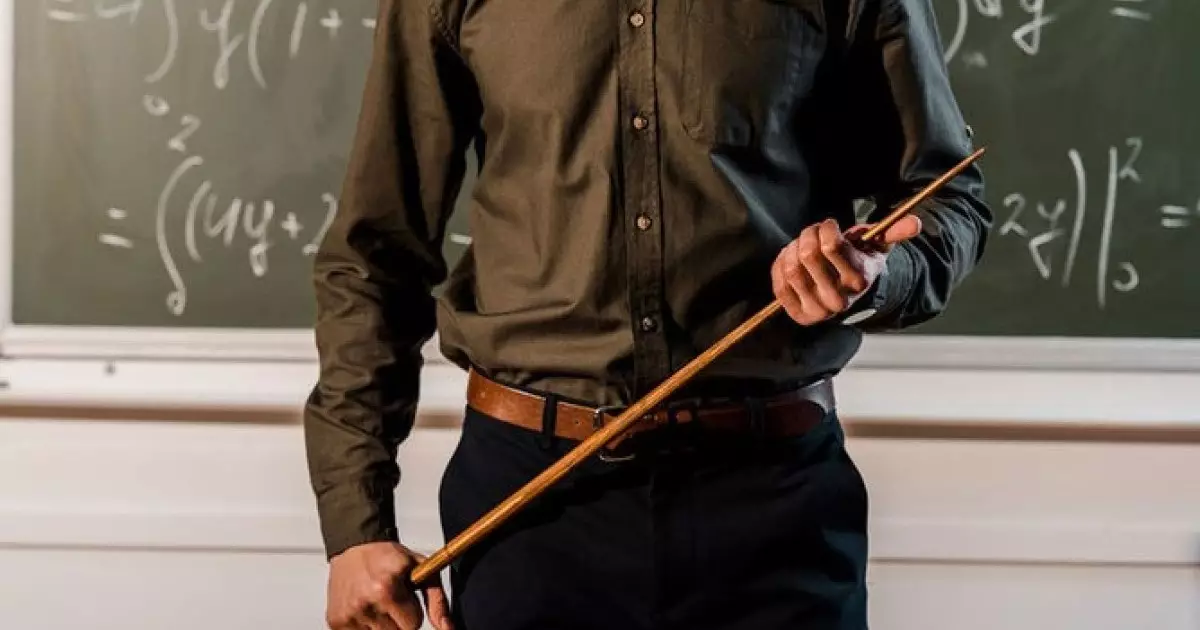  `Құмар ойынға бәс тіккен`: Ақтөбелік мұғалім оқушыларының ата-аналарын алдап, ақша алған 