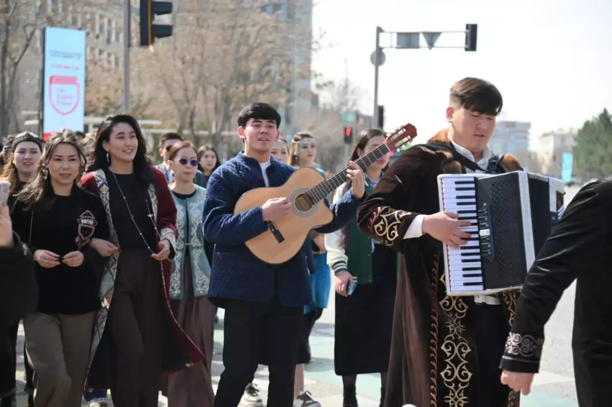 Шымкентте Көрісу мерекесі жастардың басын қосты