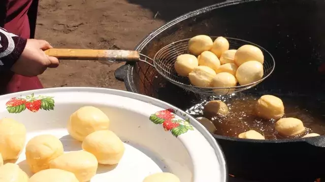 "Үйден бір мезгіл қазанның иісі шықпаған соң, ол үйде қандай береке болмақ?". Журналист қазір ешкімнің үйде тамақ пісірмейтінін айтты 