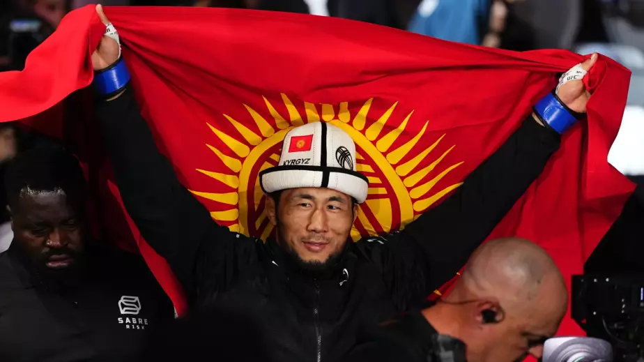 Мыктыбек Оролбай - Крис Кертис: прямая трансляция боя на UFC Vegas 114, во сколько 