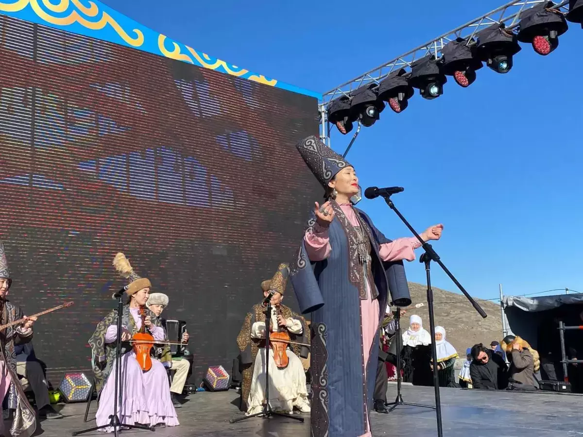 У подножия горы Отпан с успехом прошел концерт мангистауских артистов - новости на Lada.kz 14.03.2026