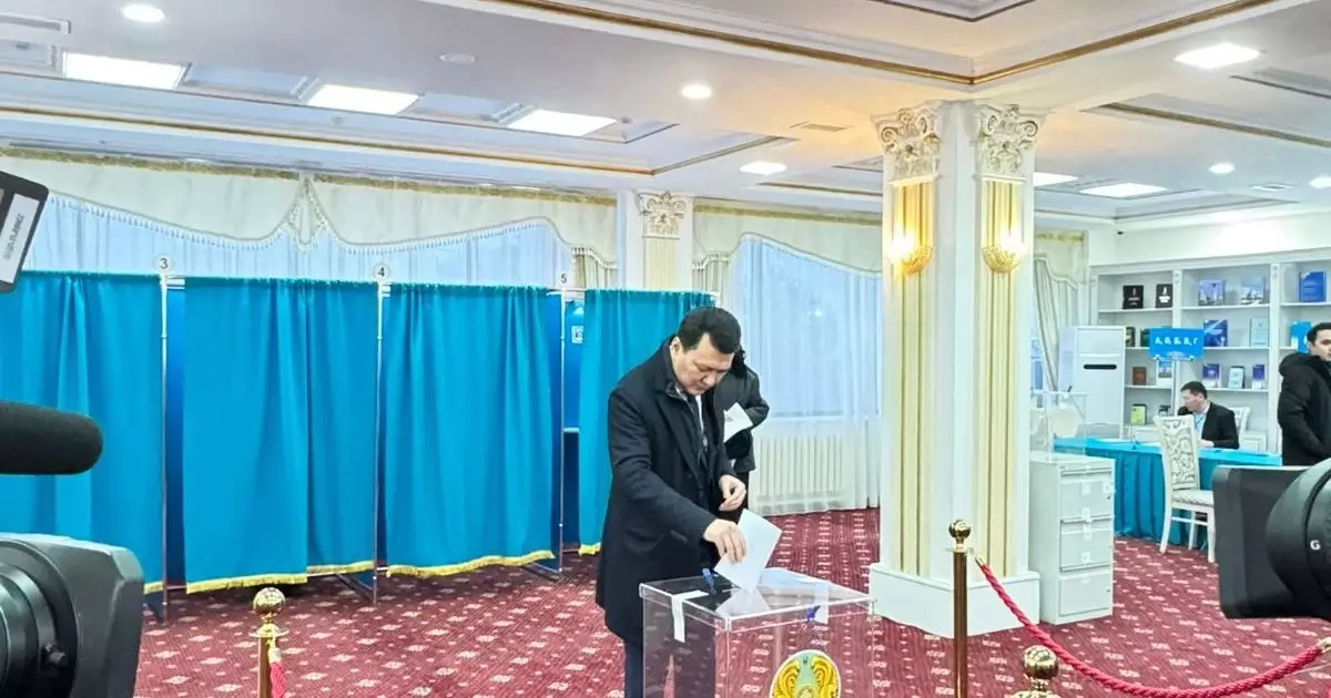   Ерлан Қарин жаңа Конституция бойынша референдумға қатысып, өз таңдауын жасады   
