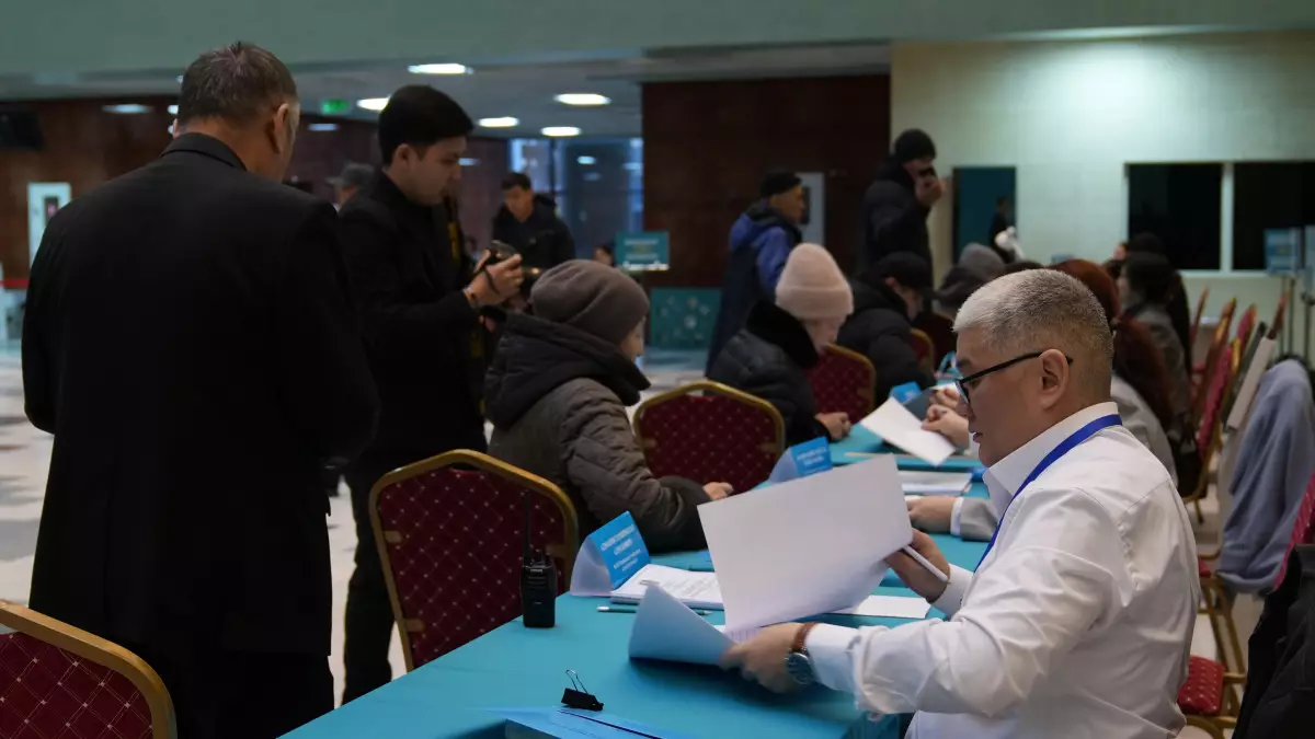 Первые голосующие уже посетили участки в Астане