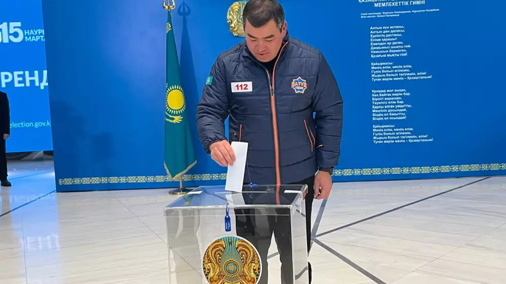 Казахстанские министры приняли участие в референдуме