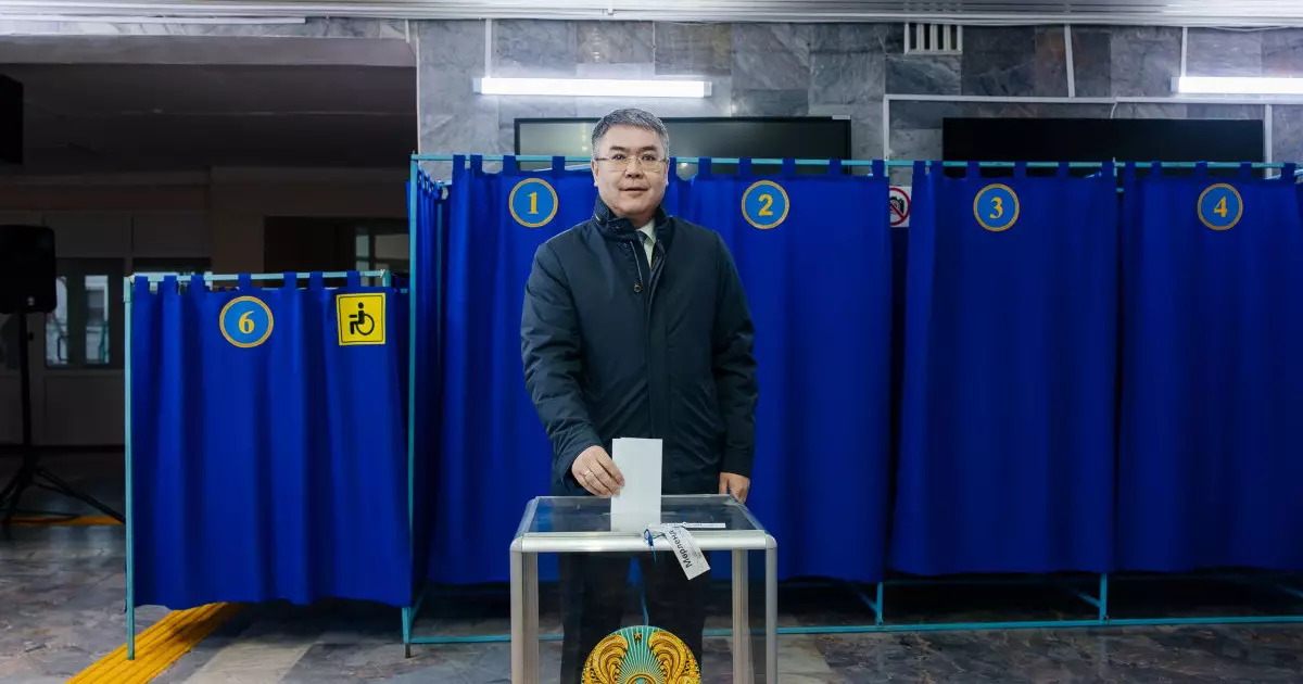  Атырау облысының әкімі республикалық референдумда дауыс берді 