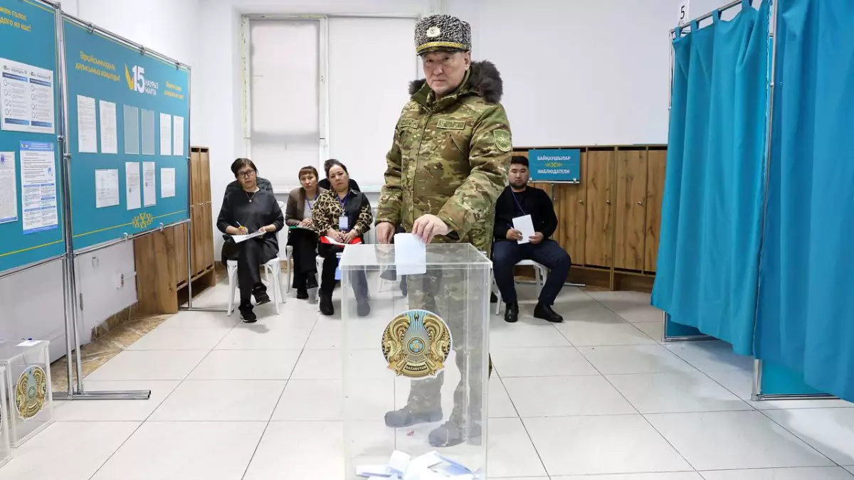 Қорғаныс министрі республикалық референдумда дауыс берді