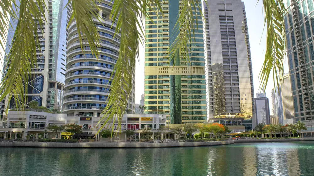 Пятизвездочные отели Дубая почти вдвое снизили цены на фоне войны