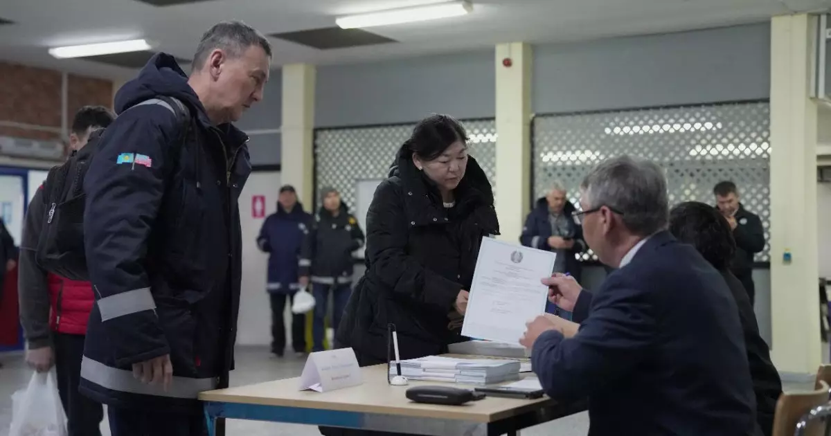   Теңіз кен орнында жаңа Конституция бойынша референдумда дауыс беру жүріп жатыр   