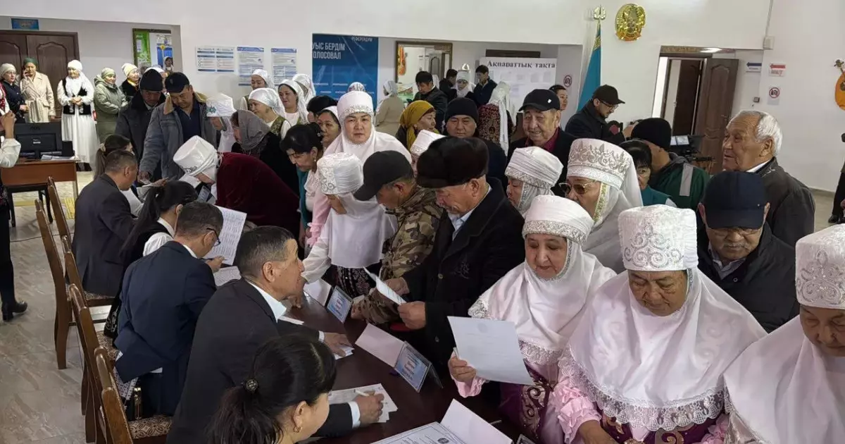  Қызылордада бір отбасының тоғыз келіні референдумда бірге дауыс берді 