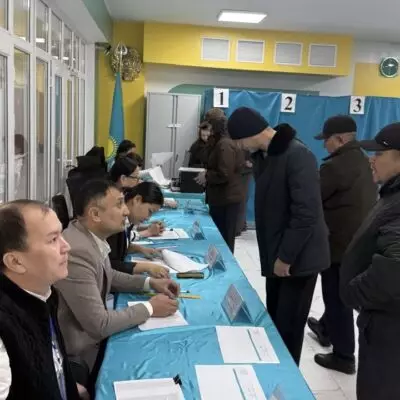 Первые голоса за будущее: алматинцы активно голосуют на референдуме с раннего утра