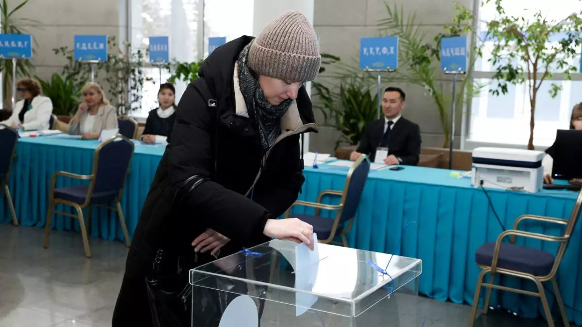 Как началось голосование на одном из участков в Астане – фоторепортаж